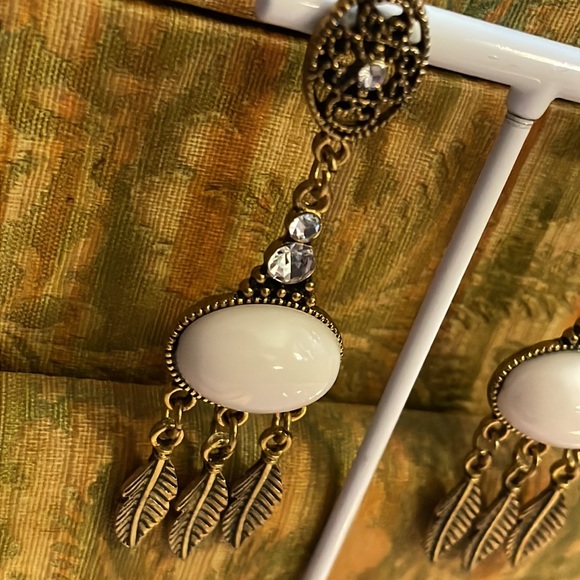 💜3/$10 Boho Flapper Filagree Drop Earrings - Picture 2 of 5